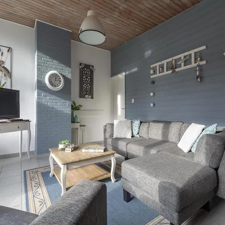 Stylish Beachside With Patio Sint Maartensvlotbrug
