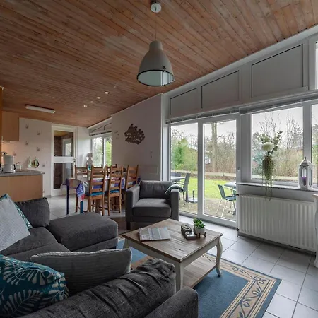 Stylish Beachside With Patio Casa de Férias Sint Maartensvlotbrug